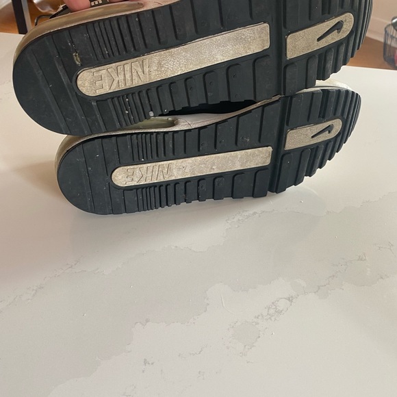 VTG Nike Air Max 2010 white/black sz 10.5 - Picture 5 of 6